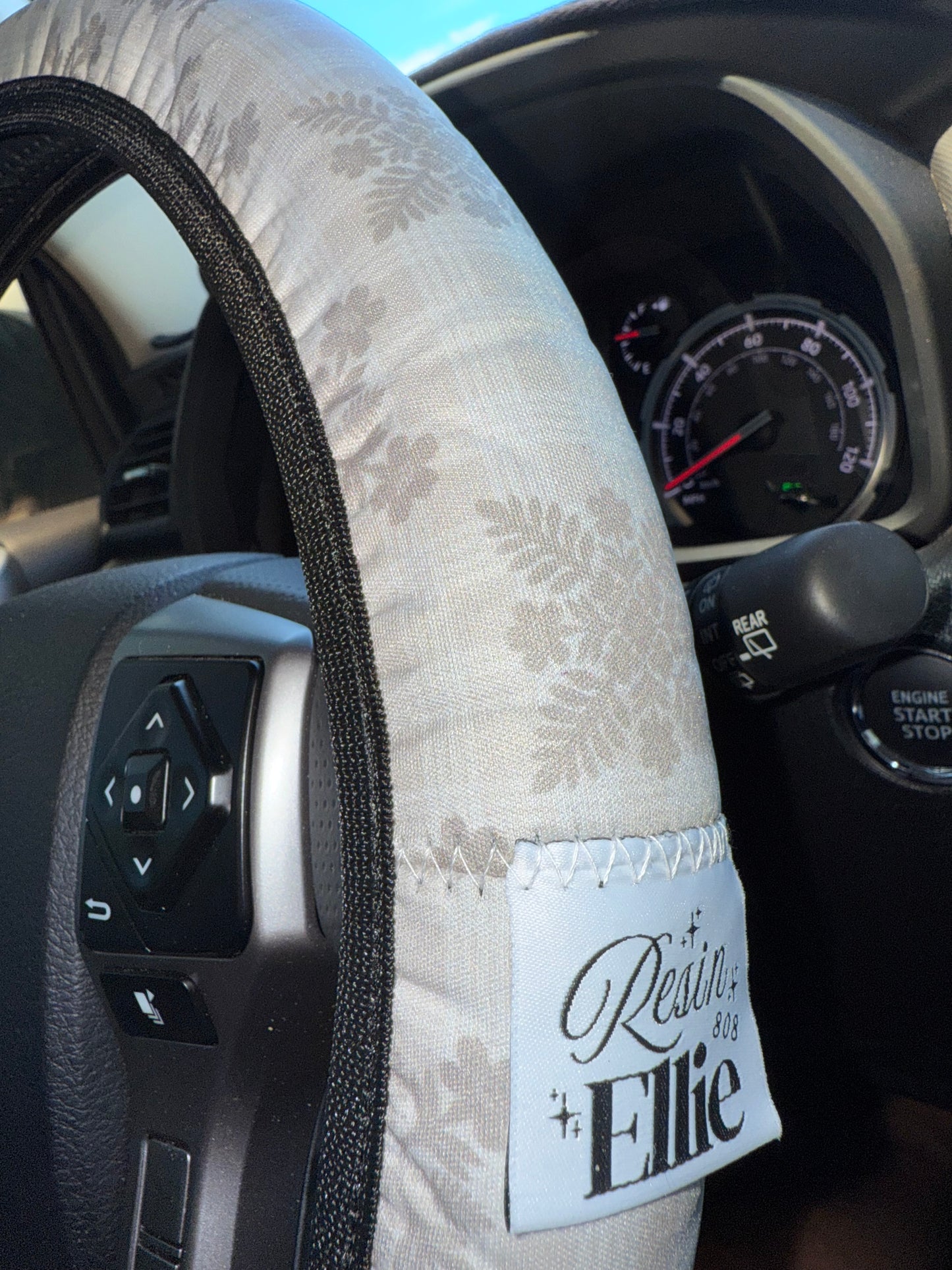 STEERING WHEEL COVER PALAKA QUILT *COLLAB WITH HO'ONANI COLLECTIVE*
