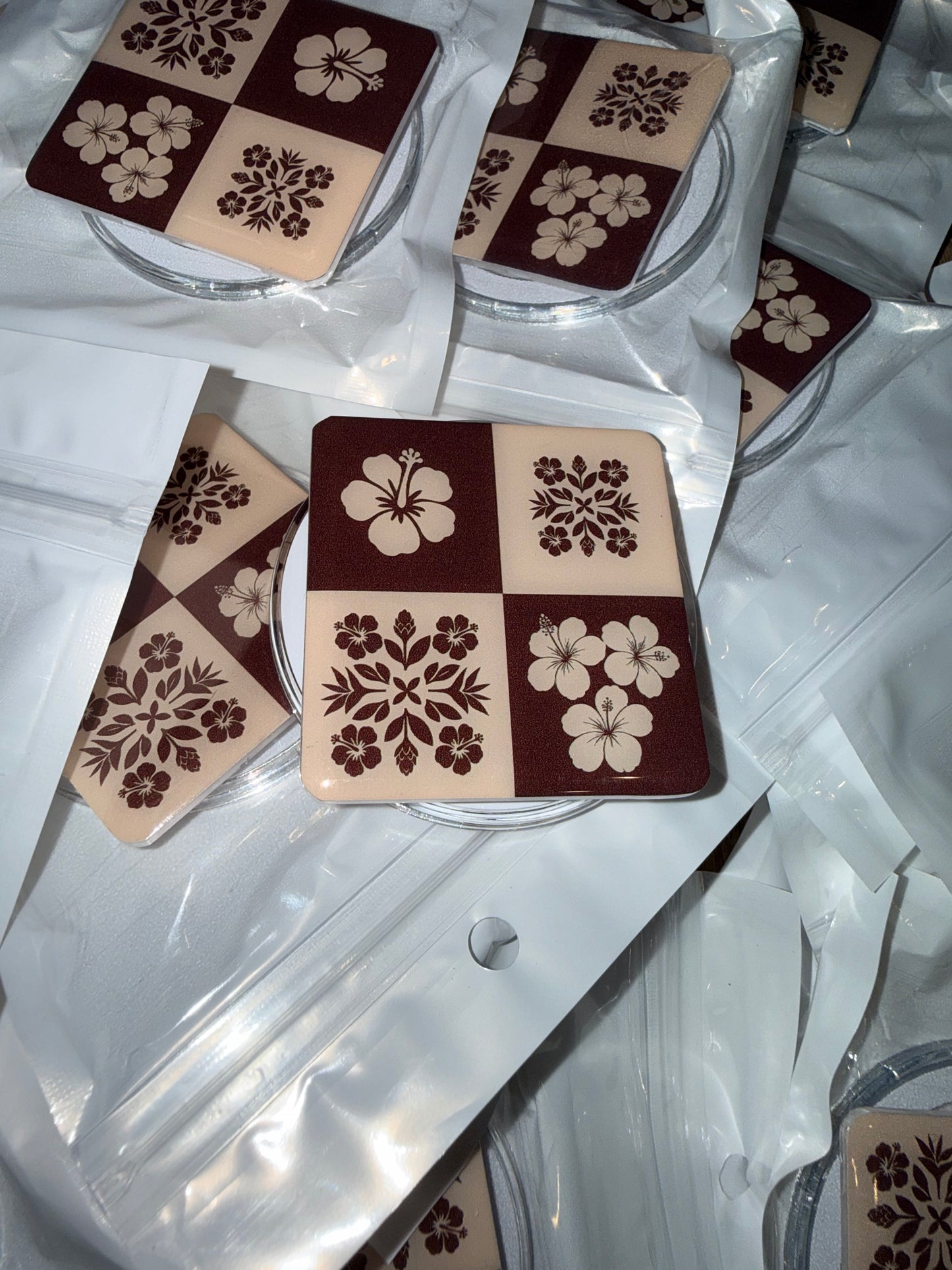 MAG SAFE PHONE GRIP HIBISCUS COCOA